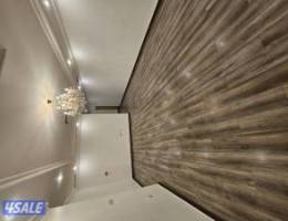  للايجار شقه العديليه ٣غرف ١منهم ماستر 