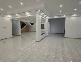  للإيجار فيلا في حطين مع حديقة 