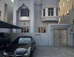  للايجار فيلا في الروضه 