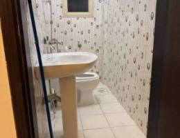  استوديو للإيجار غرفة حمام مطبخ ابو حليفة 