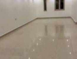  للإيجار شقة كبييرة تشطيب سوبر ديلوكس في العقيلة 