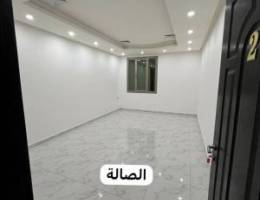  للإيجار شقة ٣ غرف وحده ماستر وغرفة خدامـة ماستر وصاله ومطبخ من المالك 