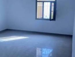  شقه في النهضه اربع غرف وحمامين 