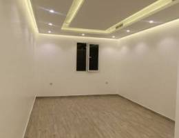  للإيجار شقة vip غرب عبدالله المبارك من المالك مباشر 