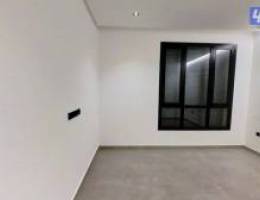  للايجار شقة راقية بالرميثية مساحة ٢٠٠ متر 