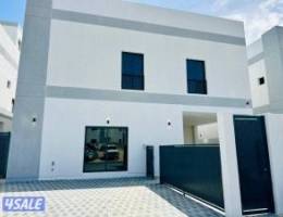  للايجار فيلا جديدة اول ساكن من5 غرف نوم منهم ٣ ماستر مع ديوانية وسايق 