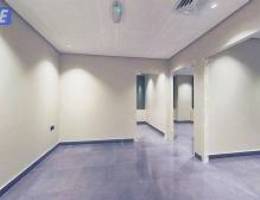  متوفر مكتب تجاري في برج كتير راقي بموقع متميز بشرق المساحة ٩٠ م 